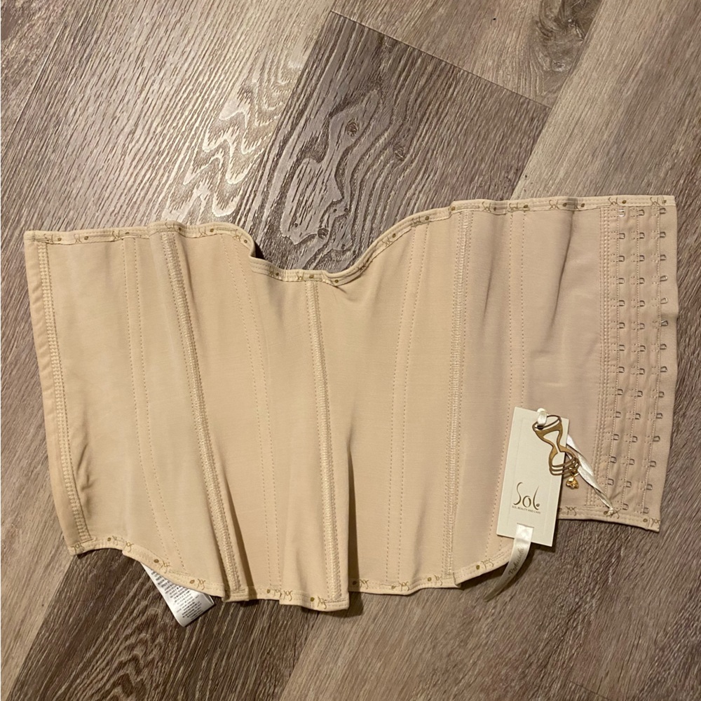 Women’s small waist trainer- brand new with tags.
